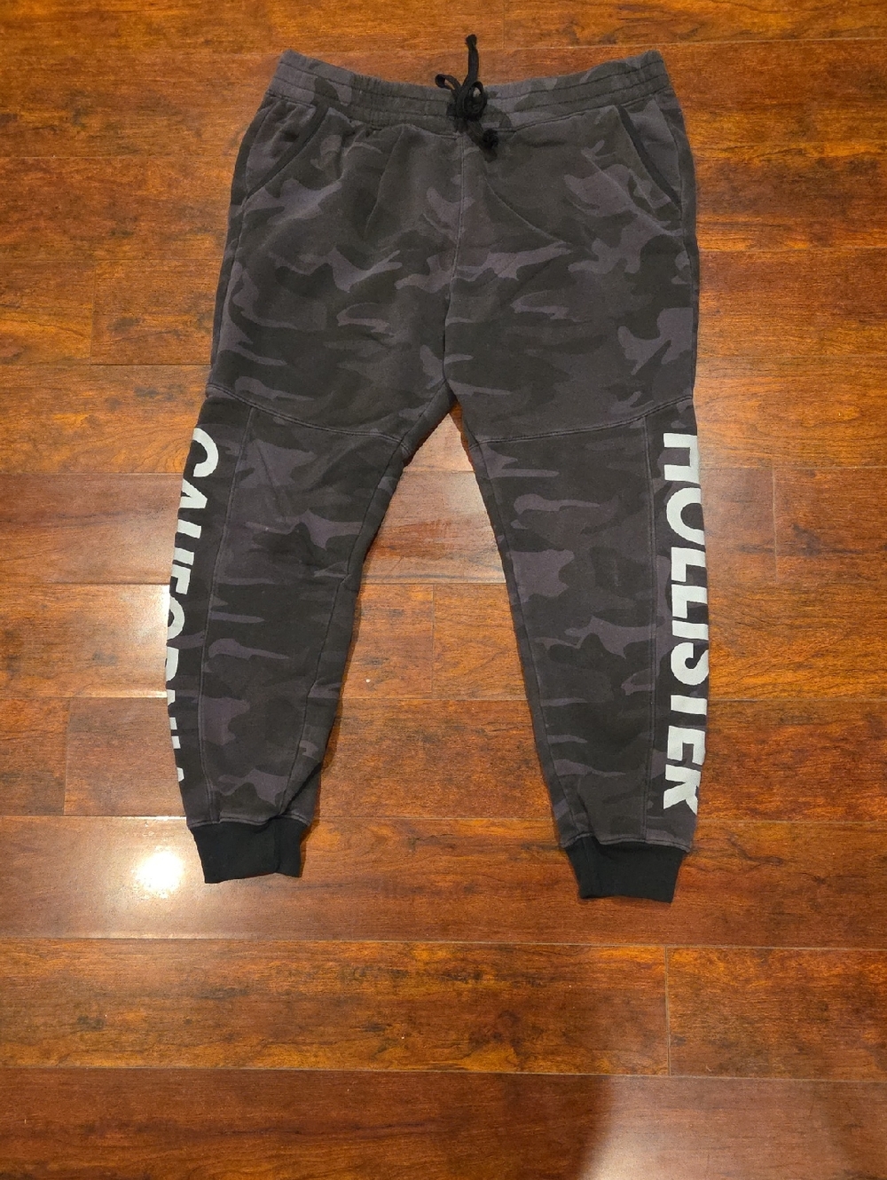 Hollister Men's Dark Gray Black Camo Joggers with Side Logo